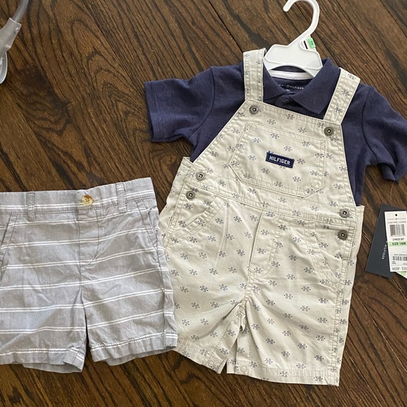 Size 18 months - Picture 1 of 3